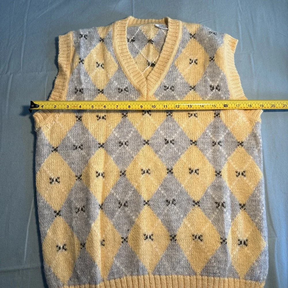 Vintage Argyle Wool Sweater Vest Mens Yellow Grey V-Neck Knit RN 57421 Hong Kong